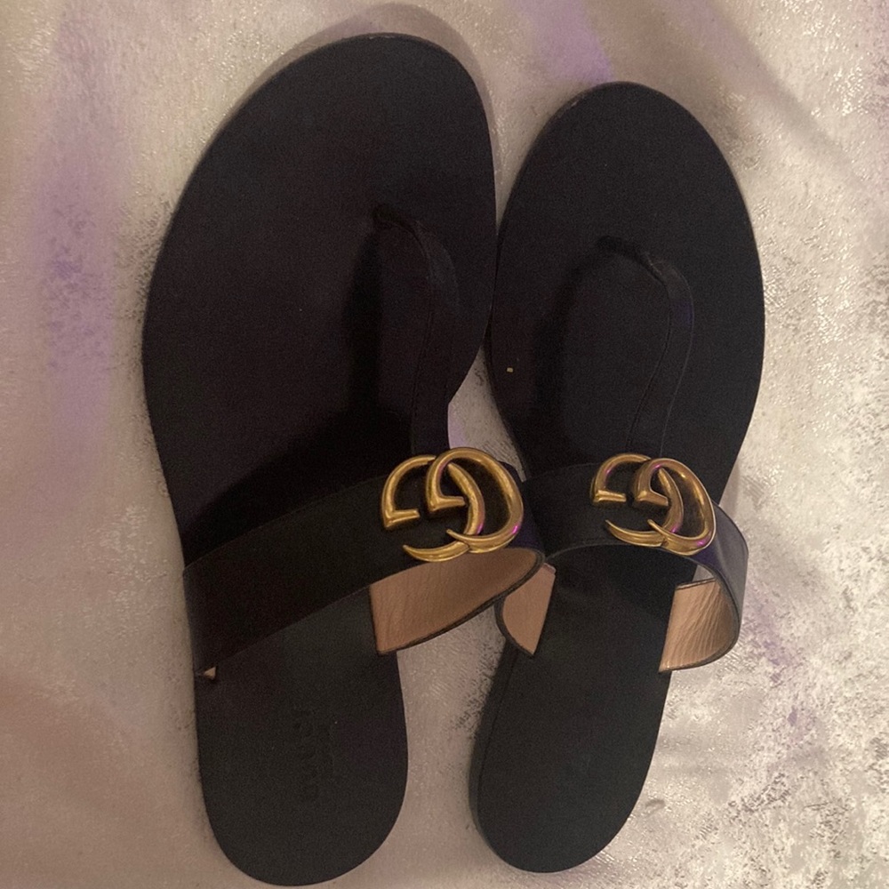 Gucci leather sandals with duster bag and box.